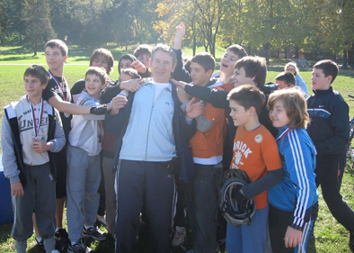 PROFSOR MIHAILO TOMIC I NJEGOVI DJACI BICIKLISTI